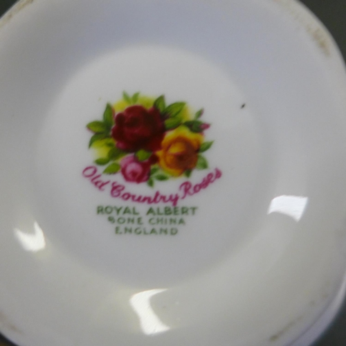 779 - A collection of Royal Albert Old Country Roses china including a teapot, cake plate, side plates, mi... 