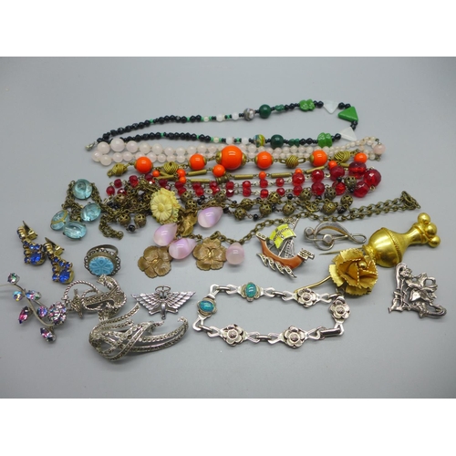 907 - Vintage jewellery