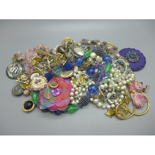 924 - Costume jewellery