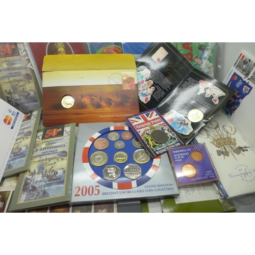 941 - A collection of coin covers and uncirculated coins