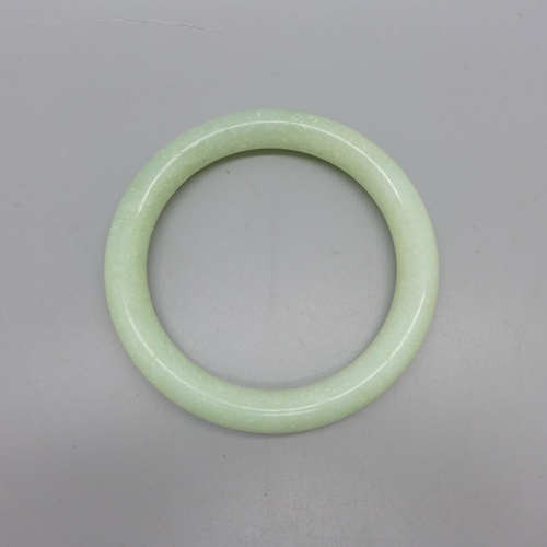 954 - A jade bangle, inner diameter 62mm
