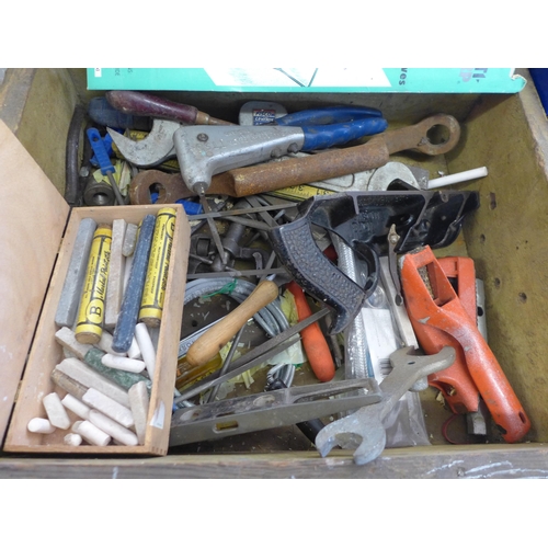 2025 - Plastic and wooden tray of assorted hand tools plus shoebox of cycling accessories