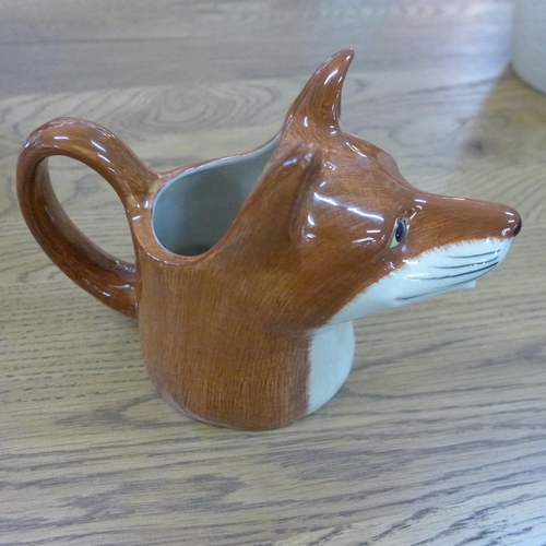 1320 - A wild fox ceramic jug (471-12)   #