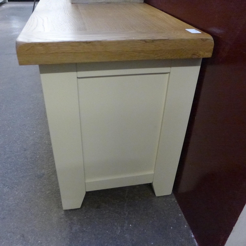 1499 - A Hampshire Cream painted and Oak Extra Large TV Unit*This Lot is Subject to VAT*