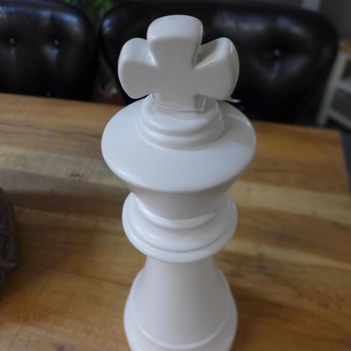 1361 - A white ceramic king chess piece, H 30cms (FP12109)   #