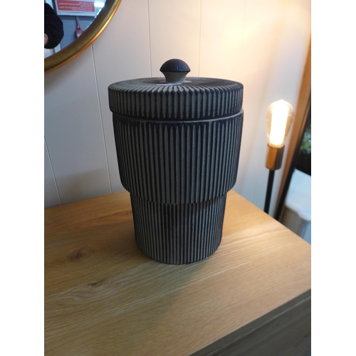 1391 - A Kafue ceramic pot with lid, 33cms (39412630)   #