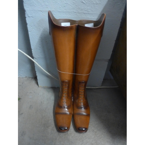 1408 - A pair of leather boots umbrella stand (CRT732)   #