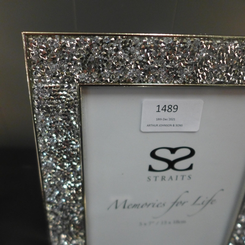 1471 - A silver photograph frame, 5