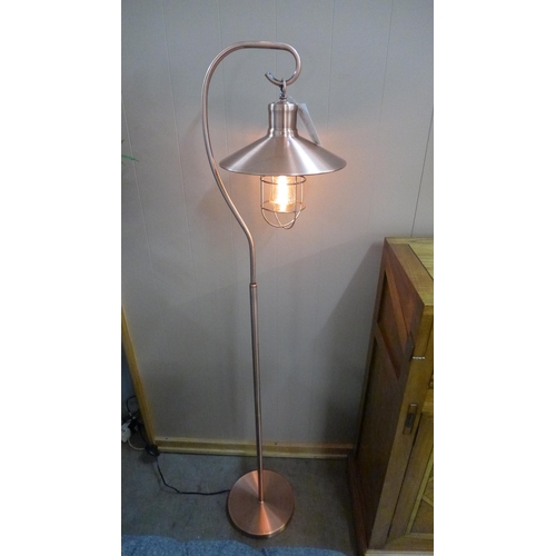 1318 - An Edison bulb hook floor lamp in copper, H 157cms (2133858)   #