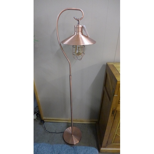 1318 - An Edison bulb hook floor lamp in copper, H 157cms (2133858)   #