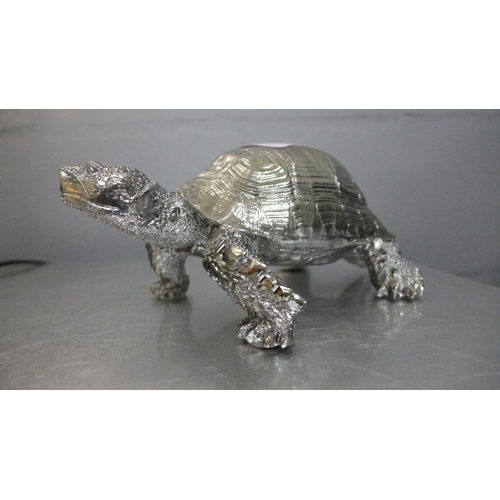 1426 - A silver ornamental tortoise (DVM1907)   #