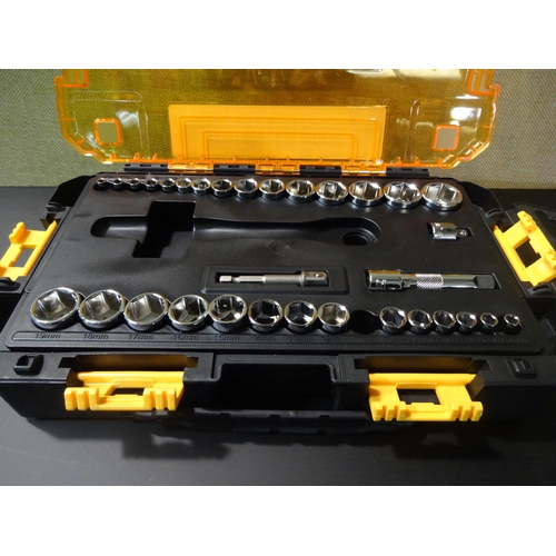 3077 - Dewalt Small Mech Set (243-451) * This lot is subject to VAT