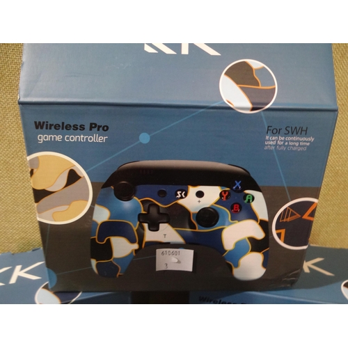 3123 - 3 Wireless pro game controllers