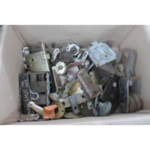 2079 - Approx. 100 items of assorted tools & ironmongery