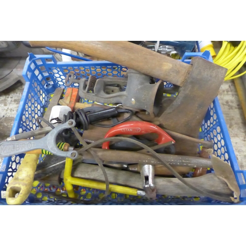 2079 - Approx. 100 items of assorted tools & ironmongery