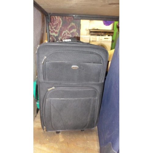 2105 - Approx. 6 suitcases - various sizes