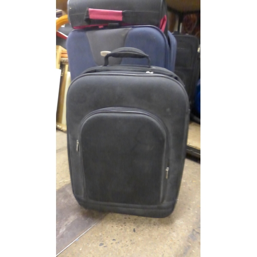 2105 - Approx. 6 suitcases - various sizes