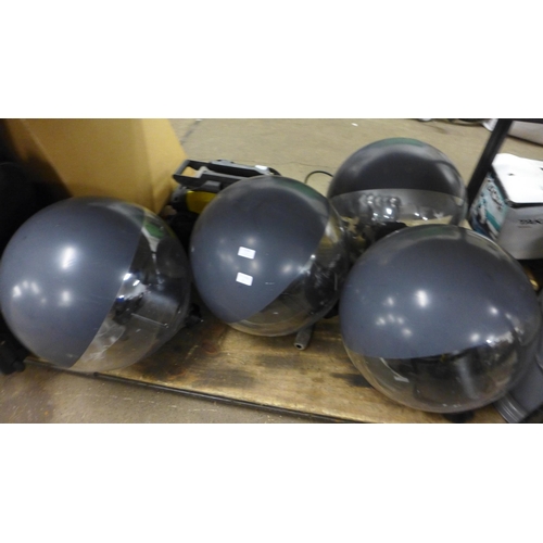 2106 - 4 Large outdoor pub lights