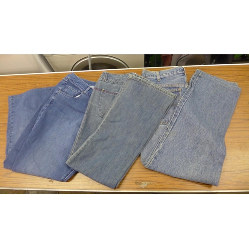 2153 - Bag of approx. 20 prs. of jeans inc. Levis, Lambretta, Wrangler, Pengine, GStar, etc.