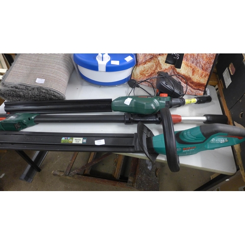 2159 - Bosch Universal hedge pole 18 & Bosch AHS 50-20 Li hedge cutter with battery & charger - W