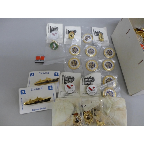 626 - A box of pin badges, cufflinks and buckles