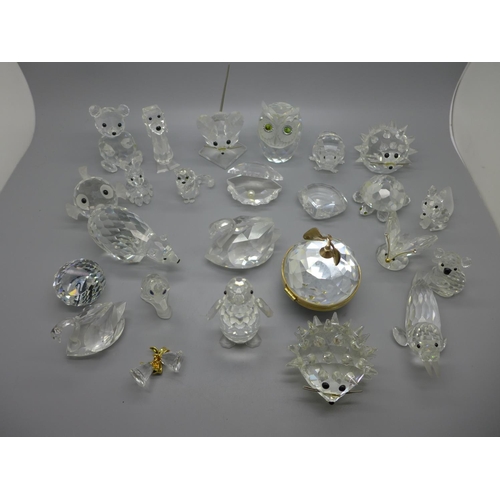 674 - A collection of Swarovski and other glass animals