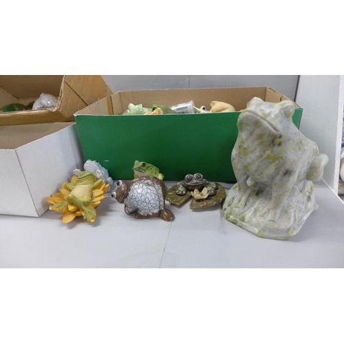 727 - A large collection of frog and toad ornaments and paperweights, glass, mineral, wood, metal and chin... 