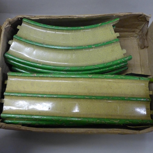 747 - A Louis Marx Streamline Speedway set, boxed