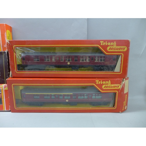 754 - Five Hornby and Tri-ang 00 gauge carriages, boxed