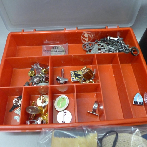 763 - Costume jewellery