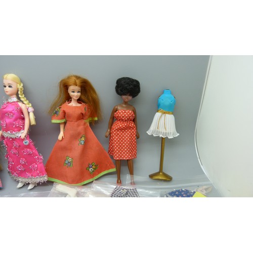 769 - Pippa Dolls:- Princess Pippa with ankle length hair, Britt, Mandy, Tammie and Dinah (Dawn model) wit... 
