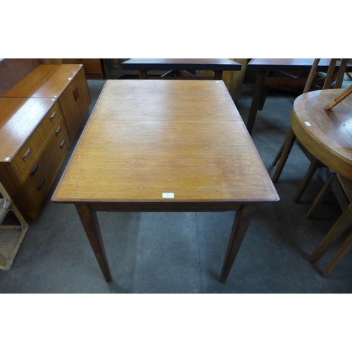90 - A Gordon Russell walnut extending dining table