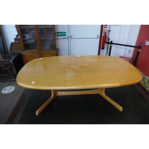 93 - A Danish Dyrlund teak coffee table