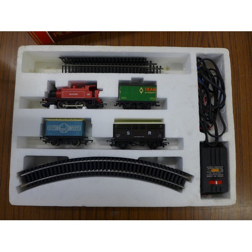 766 - A Hornby 00 gauge Pick-Up Goods Set, boxed