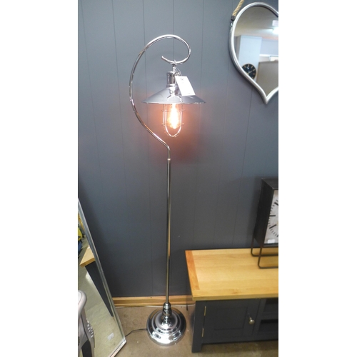 1334 - An Edison bulb hook floor lamp in silver, H 157cms (2432460)   #