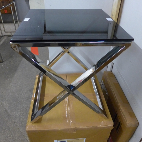 1410 - A black glass top lamp table