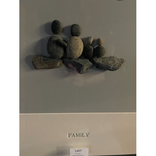 1422 - A hand made pebble picture 