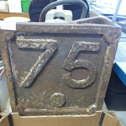 2063 - Railway vintage: cast iron '75' mile marker, approx. 1ft square trackside sign