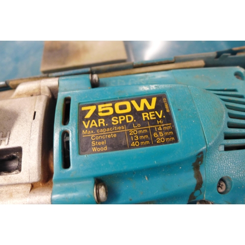 2087 - Makita 110v 750w variable speed drill in case - W