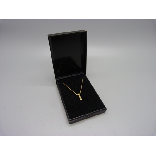 1005 - An 18ct gold and diamond pendant and chain, 3.6g, chain 38cm