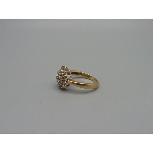 1024 - A 9ct gold and diamond cluster ring, lacking one stone, 5.3g, R