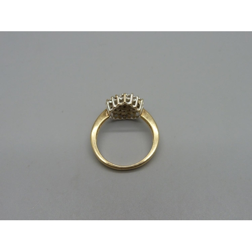 1024 - A 9ct gold and diamond cluster ring, lacking one stone, 5.3g, R