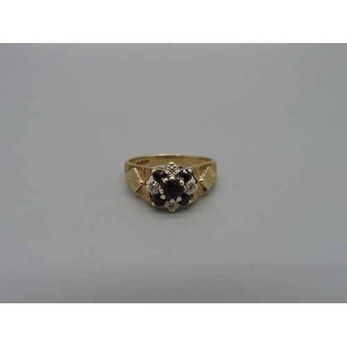 1052 - A 9ct gold, sapphire and diamond cluster ring, 4g, P