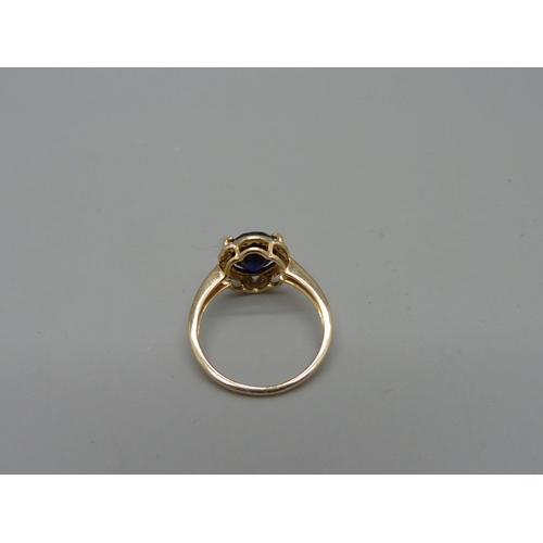 1068 - A 9ct gold, blue spinel and diamond ring, 2.3g, M