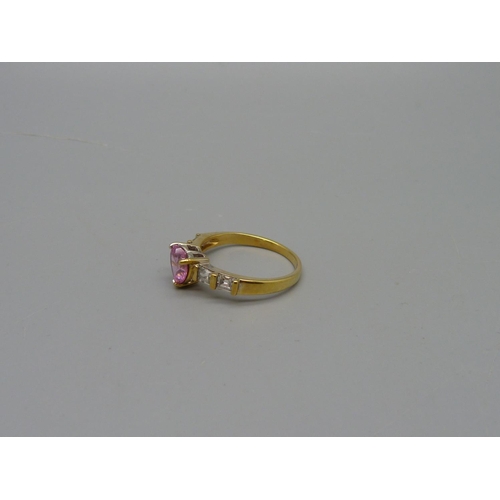 1070 - A silver gilt heart shaped pink stone ring, R