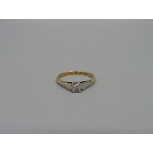 1073 - A 9ct gold and platinum set Art Deco diamond solitaire ring, 2.1g, M