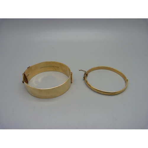 1078 - Two 9ct gold bronze core bangles, one with inscription