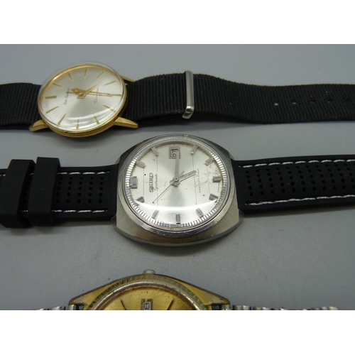 1120 - Three gentleman's Seiko wristwatches, one second hand loose