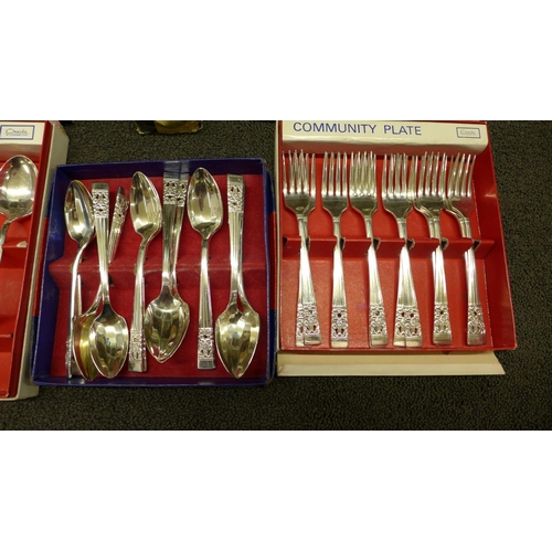 1135 - A collection of of flatware, Oneida Community plate, Hampton Court Coronation pattern