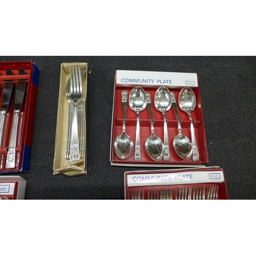 1135 - A collection of of flatware, Oneida Community plate, Hampton Court Coronation pattern